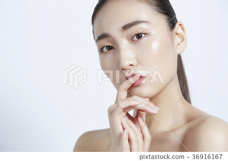 Beautiful woman beauty portrait 36916167