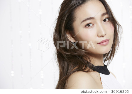 Beautiful woman beauty portrait 36916205