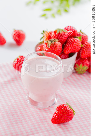 草莓喝酸奶 36916865