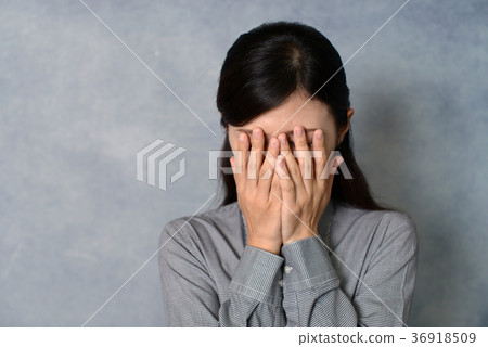 女人在哭 女人在哭 36918509