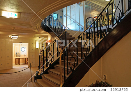 Western-style stairs (blow-through) 36918765