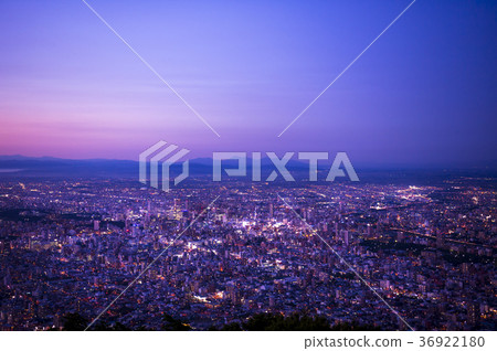 從飯山觀看(札幌的城市景觀+夜景+日落) 從飯山觀看(札幌的城市景觀+夜景+日落) 36922180