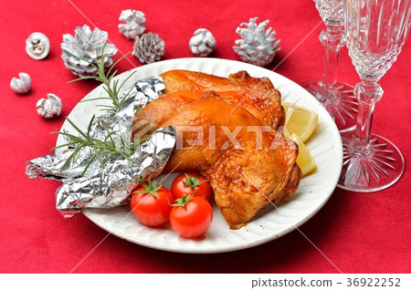 Christmas Eve roast chicken (roast leg) dinner image. Christmas Eve roast chicken (roast leg) dinner image. 36922252