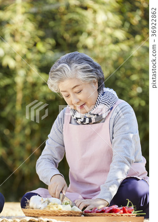 Kim, senior, woman, Korea 36922862