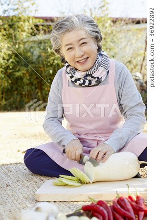 Kim, senior, woman, Korea Kim, senior, woman, Korea 36922892