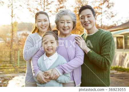 Extended family, Korean, happiness 36923055