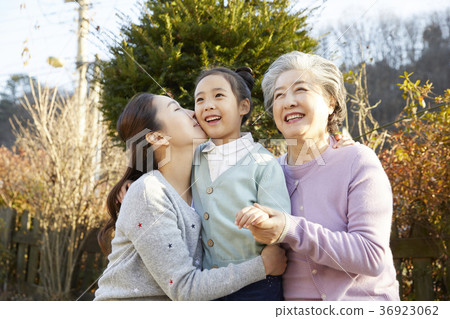 Grandmother, mom, granddaughter, daughter, korean Grandmother, mom, granddaughter, daughter, korean 36923062