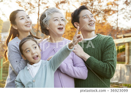 Extended family, Korean, happiness 36923099