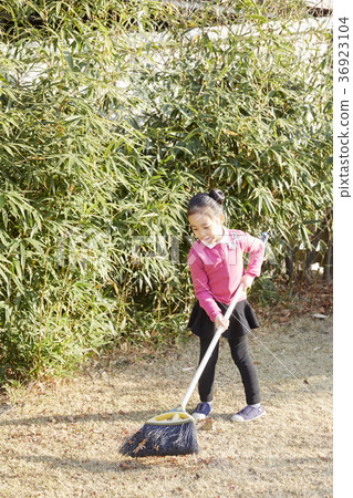 Girl, field, vegetables, harvest, Korea Girl, field, vegetables, harvest, Korea 36923104