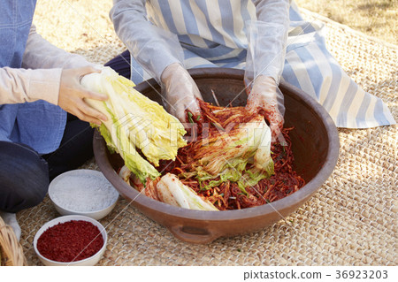 成年人,婦女,泡菜,泡菜,生活 成年人,婦女,泡菜,泡菜,生活 36923203