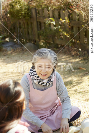Adults, women, kimchi, kimchi, life Adults, women, kimchi, kimchi, life 36923286