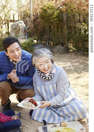 Adult, Family, Korean, Kimchi Adult, Family, Korean, Kimchi 36923311