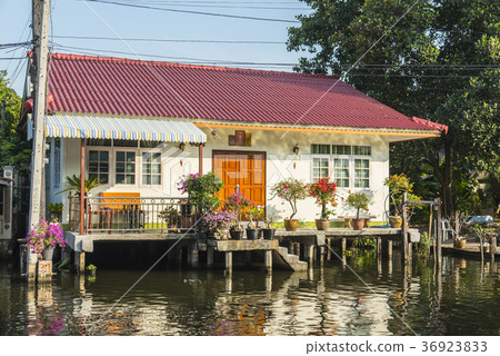  Water cottage 36923833