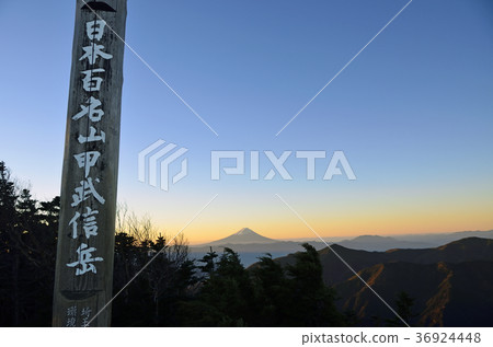 Mt. Fuji seen from the summit of Mt. Koshinagatake in the early morning 36924448