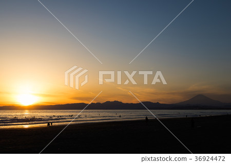 菅沼海岸富士山日落太陽衝浪者 菅沼海岸富士山日落太陽衝浪者 36924472