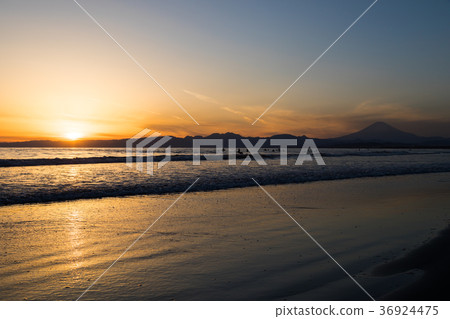 Suganuma coast Mt. Fuji sunset sun surfer Suganuma coast Mt. Fuji sunset sun surfer 36924475