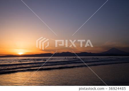 菅沼海岸富士山日落太陽衝浪者 36924485