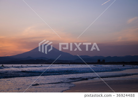 菅沼海岸富士山日落太陽衝浪者 菅沼海岸富士山日落太陽衝浪者 36924488