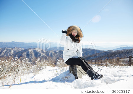 Woman, winter, snow, Mt. 36925517