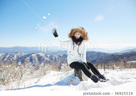 Woman, winter, snow, Mt. 36925519