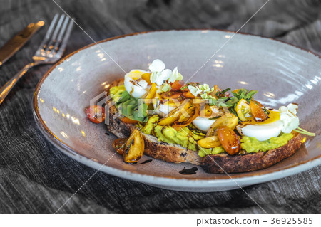 Avocado toast 36925585