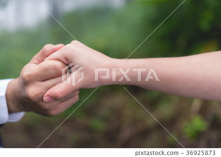 Newly-married couple holding hands 36925873