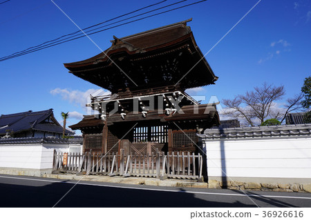 Aisinji Temple, facing the old Izumo Highway that runs west to west of the castle town Tsuyama, in the east-west Aisinji Temple, facing the old Izumo Highway that runs west to west of the castle town Tsuyama, in the east-west 36926616