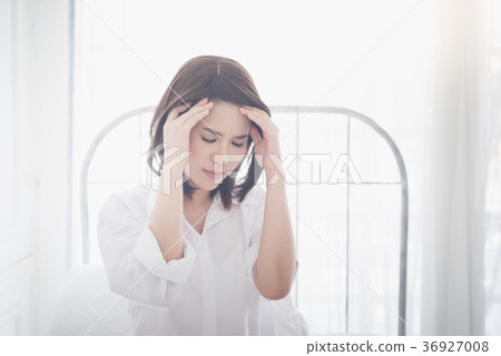 beautiful Asian women sick with sleep on bed 36927008