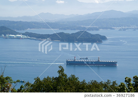 A view of the ships and the strait going to the Seto Inland Sea 36927186