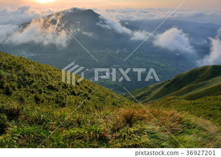 Taiwan, Taipei City, Yangming Mountain, Yangmingshan National Park, Dagu Mountain, Sunrise, Yunhai, Qixing Mountain, Daytime 36927201