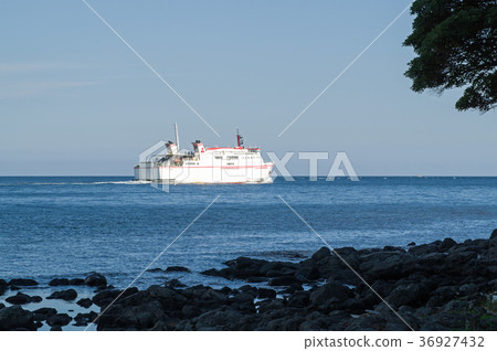 Line ship leaving Nishigoko 36927432