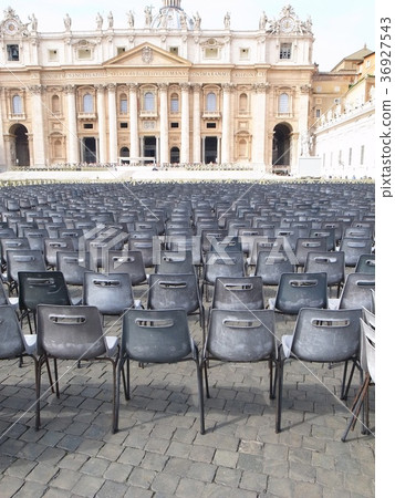 Arranged chairs Arranged chairs 36927543