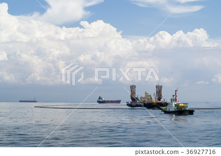 Offshore Seaverse and wary ship 36927716