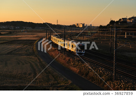 千葉縣總武本線佐倉市的鐵路風景 照片素材 圖片 圖庫