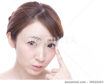 Woman pointing at the buttocks 36928263