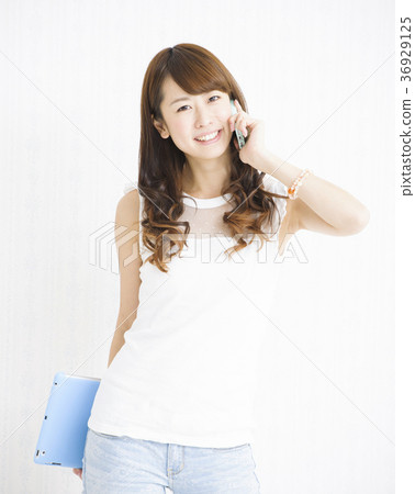 Woman young woman smile lifestyle portrait 36929125