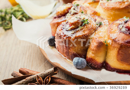Homemade delicious cinnamon rolls Homemade delicious cinnamon rolls 36929289