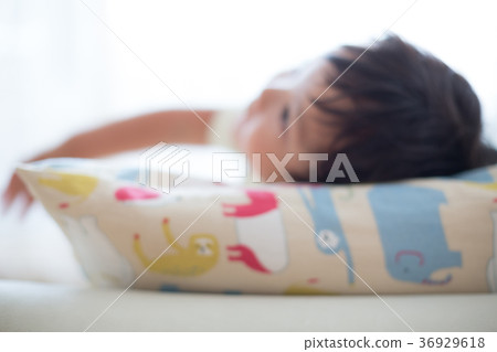 困倦的 歲 兒童 36929618