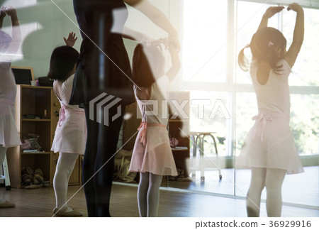 kid practice ballet dancing kid practice ballet dancing 36929916