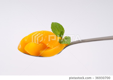 peeled and sliced peaches 36930700