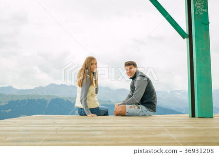 A boy with a girl in the mountains in the A boy with a girl in the mountains in the 36931208