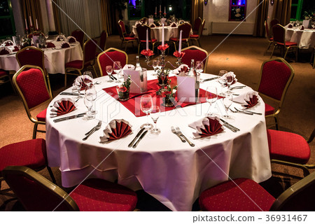Banquet with red table setting tablecloth white Banquet with red table setting tablecloth white 36931467