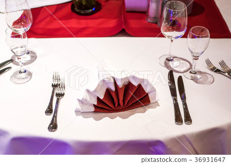 Banquet with red table setting tablecloth white 36931647