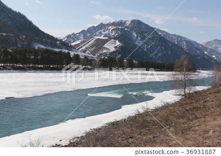 Ice melting in the river in early spring 36931887