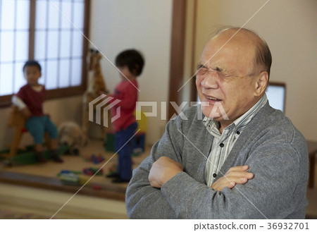 Grandchild tired senior 36932701