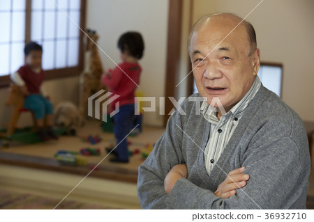 Grandchild tired senior 36932710