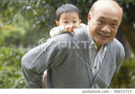 高級和孫子一起玩 36932723