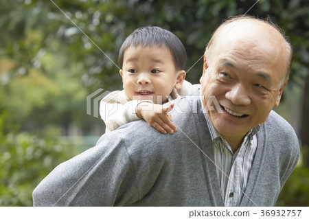 高級和孫子一起玩 36932757