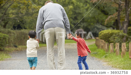 Senior playing with grandson 36932758