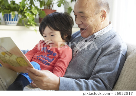 高級和孫子一起玩 36932817